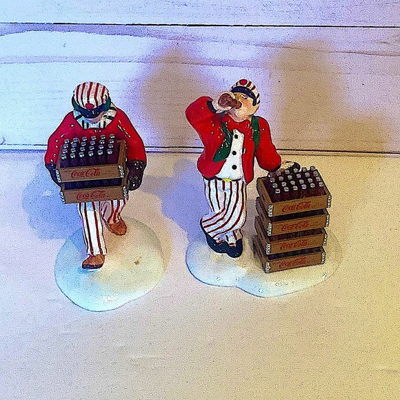 DEPARTMENT 56 - Original Snow Village - Coca-Cola Brand Delivery Men - Picture 2 of 5